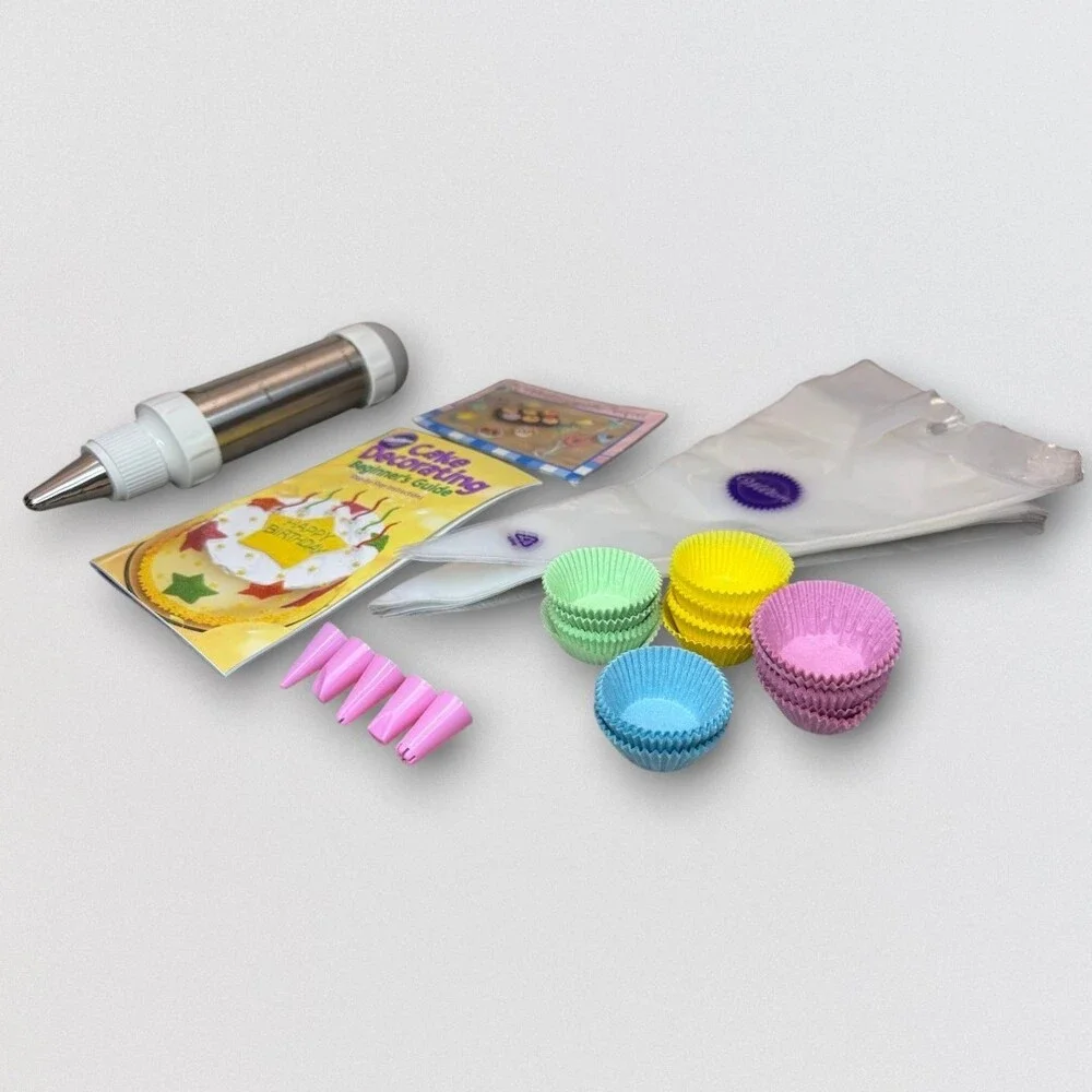 Cake Decorating Kit Icing Decorator Pastry Bags Tips Cupcake Liners Guide Book
